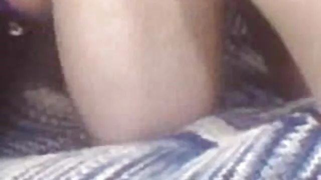 Mama zaprosiła przyjaciół, aby odwiedzili syna. darmowy film o seksie