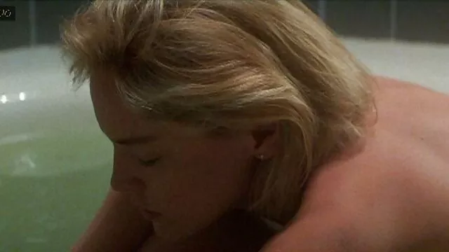 Dziewczyna darmowe filmy z babciami rozważająca dziewczynę